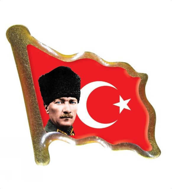 Vatan Rozet Atalı Kalpaklı Bayrak Dalgalı